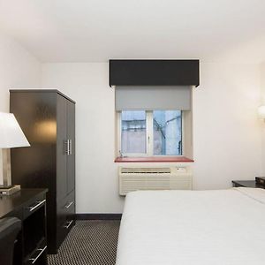 Camera con letto king size